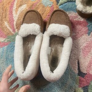 UGG 39 Slippers